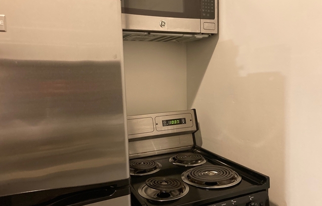 1 bed, 1 bath, $2,350, Unit B