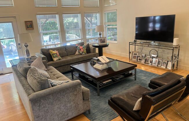 Spacious and Modern 5 Bed, 4 Bath Home