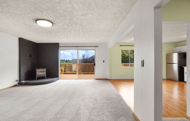 Wonderful 4 bedroom, 2 Bath on Oversized lot with Mt Hood Views.