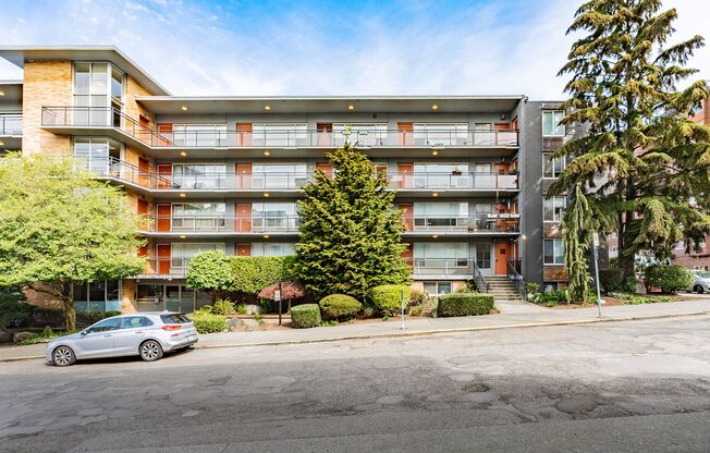 700 E Mercer