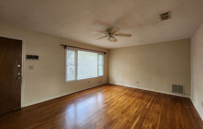 3 beds, 1 bath, $1,550