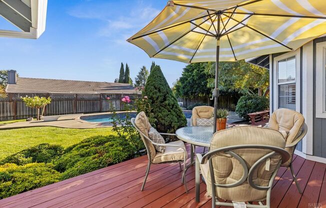 Desirable 3 bed 2.5 bath North Napa home w/ pool (6 month term)
