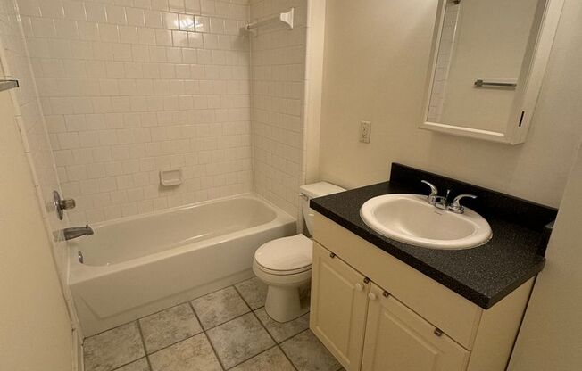 1 bed, 1 bath, 511 sqft, $1,300, Unit APT 406