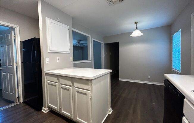 3 beds, 1 bath, $1,395