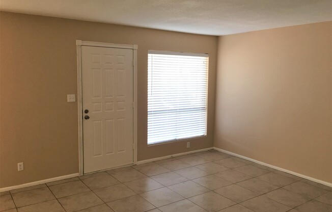 **CHARMING 2 BEDROOM/2 BATHROOM PATIO HOME IN CHANDLER (CHANDLER BLVD & COOPER)**