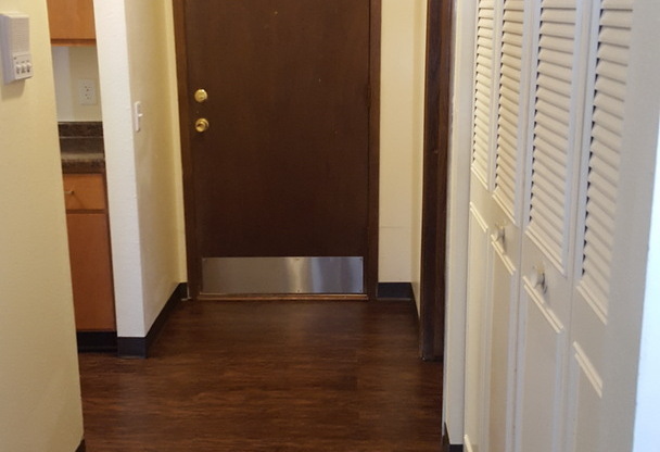 2 beds, 2 baths, 960 sqft, $1,325, Unit 33 - 04