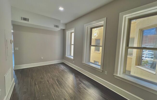 2 beds, 2 baths, 912 sqft, $1,822, Unit 304