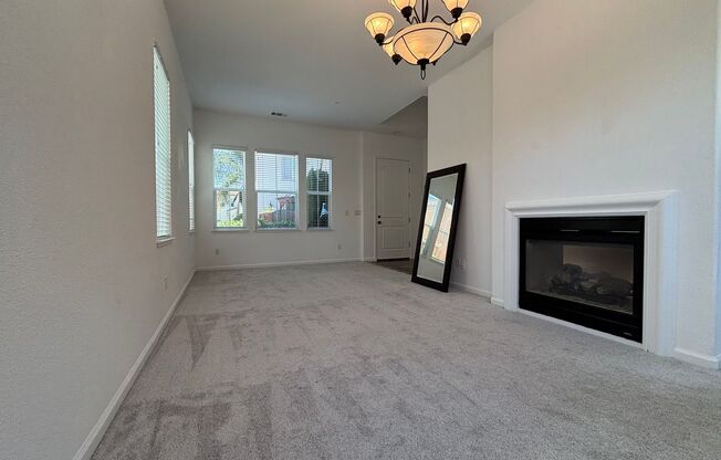 Gorgeous 4 Bed, 3 Bath in Brentwood