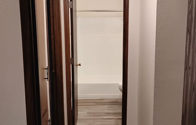 2 beds, 1 bath, 840 sqft, $1,250, Unit 257-664