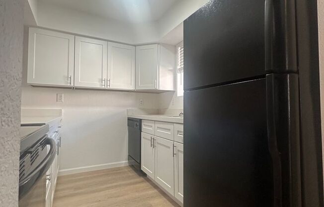 2 beds, 1 bath, $1,300