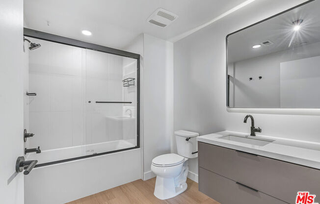 2 beds, 2 baths, 1,060 sqft, $4,995, Unit 232