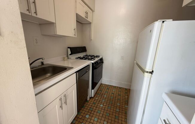 2 beds, 1 bath, $1,295, Unit 410