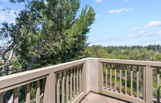Beautiful End Unit Condo with Overlook of Park and Canyon!