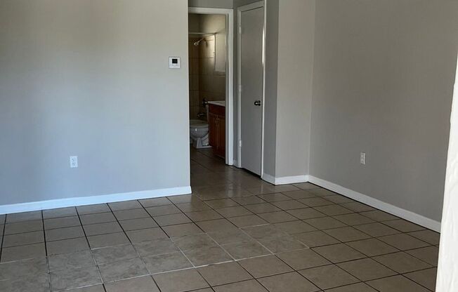 1 bed, 1 bath, 750 sqft, $1,150, Unit 5