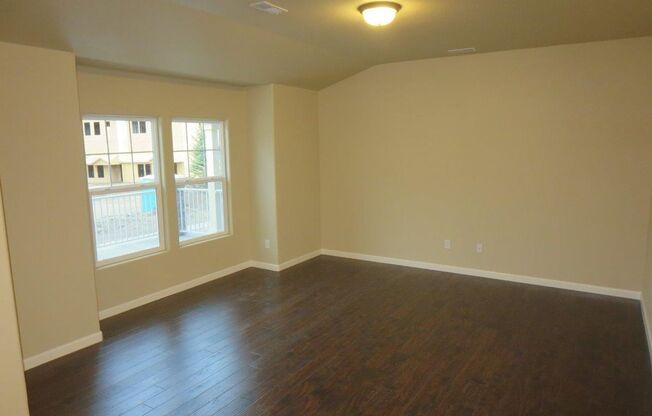 Available Now! 3 Bedroom 2.5 Bathroom Townhouse w/ AC - MileStone RES