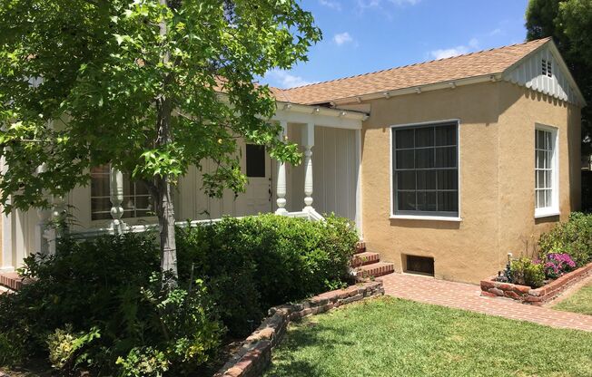 3 beds, 1 bath, 1,558 sqft, $3,195