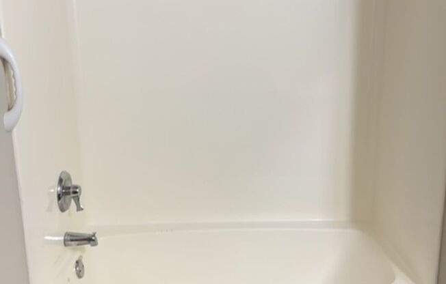 1 bed, 1 bath, 623 sqft, $497, Unit LV 104