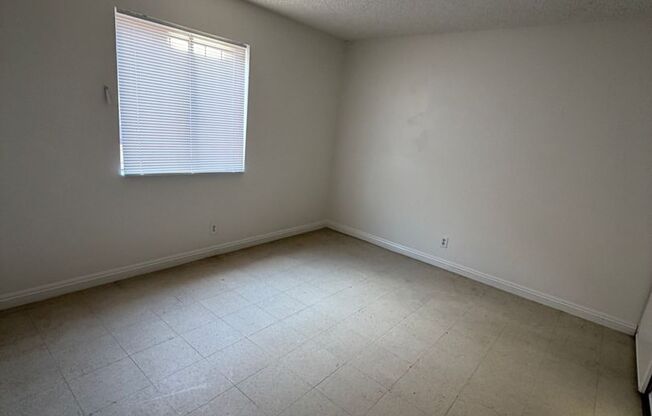 2 beds, 2 baths, 986 sqft, $1,005, Unit #B