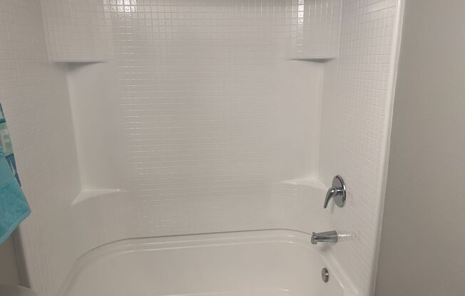 3 beds, 1.5 baths, 1,060 sqft, $3,395, Unit C09