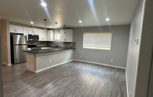 4912 Gaston