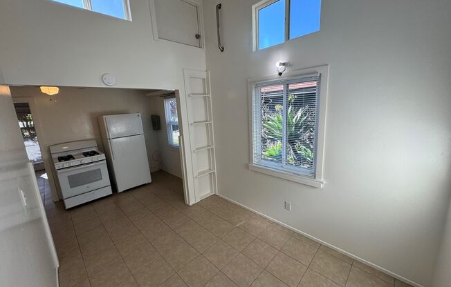 2 beds, 1 bath, $2,850