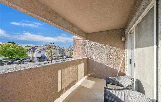 2 beds, 2 baths, 1,049 sqft, $2,600