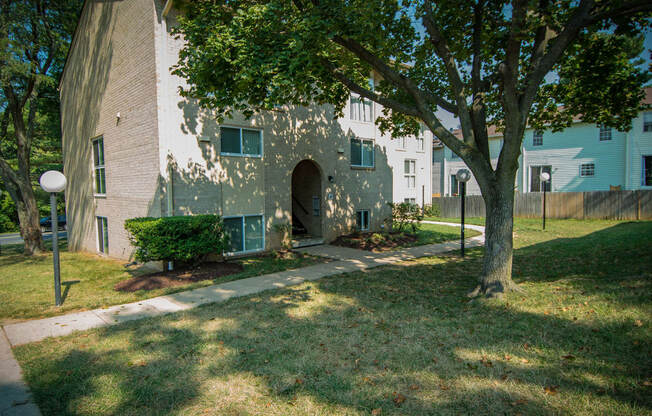 Maplewood Villas Apartments Building Exterior 06