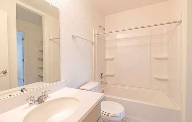 3 beds, 2.5 baths, $1,800, Unit # #B