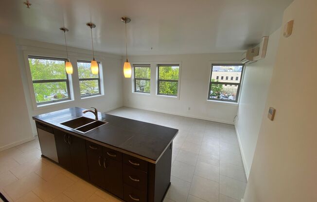 2 beds, 2 baths, 983 sqft, $2,129, Unit 404