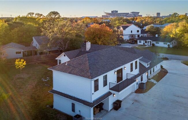 Historic District Gem! 4/3.5 Home Less than a Mile from Kyle Field!!