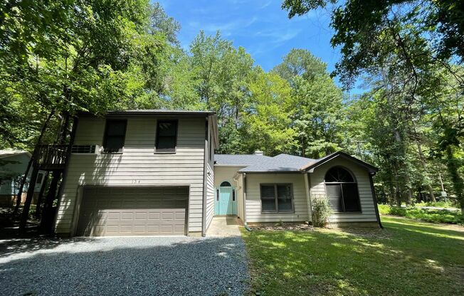 Charming, updated 3br house w/ separate garage apartment in hidden north Chapel Hill neighborhood, just minutes to UNC, I-40!