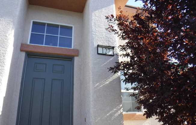 3 BEDROOM HOME IN GATED COMMUNITY WITH COMMUNITY POOL AND SPA