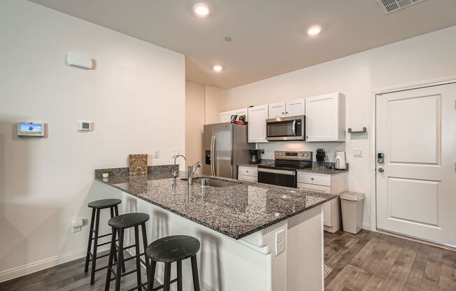 AWESOME FULLY FURNISHED 3 BEDROOM 30+ DAY RENTAL IN NEW HENDERSON! THIS SMART HOME