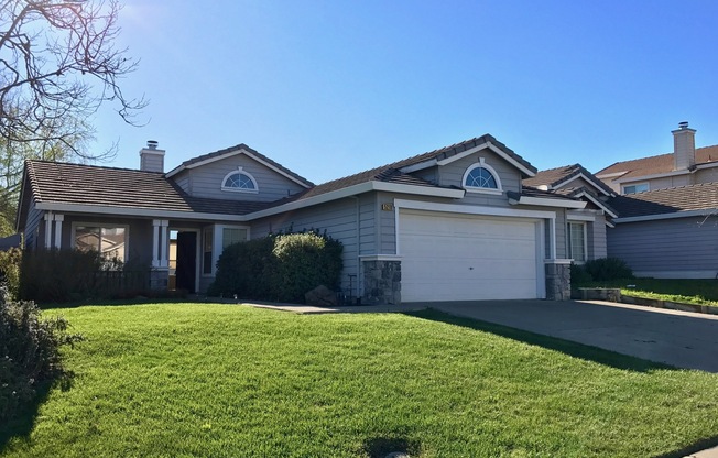 Move in ready 3bed / 2bath ! Don't miss this incredible opportunity !