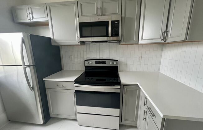 1 bed, 1 bath, $895, Unit 2L