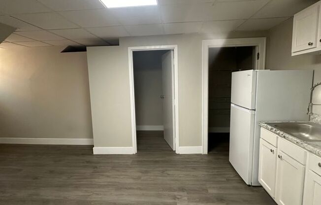 1 bed, 1 bath, 450 sqft, $1,000, Unit 434