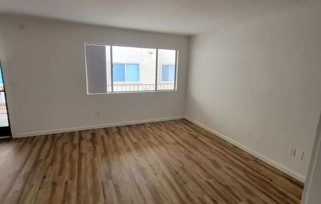 1 bed, 1 bath, $1,975, Unit 07