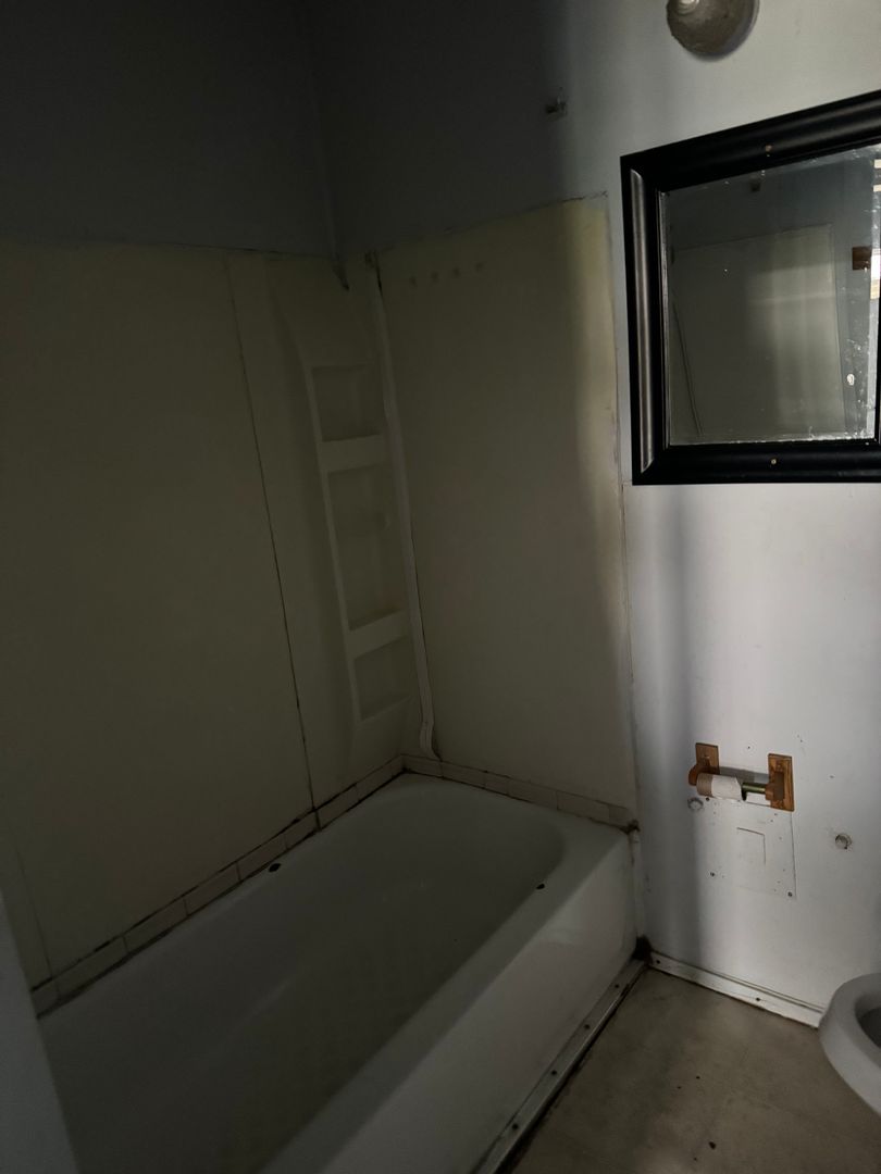 1223 SW 16th B  2 Bedroom 1 bath Loft Duplex
