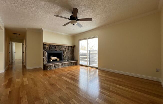 Light drenched 2 bed/2 bath Gunbarrel Condo - Available NOW!