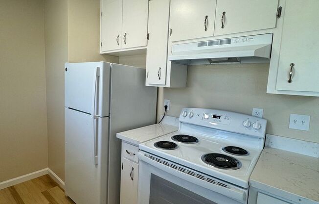 Bright and Spacious, 1 bedroom 1 bath upstairs apartment!