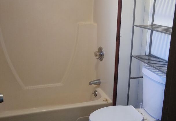 2 beds, 1 bath, $1,000