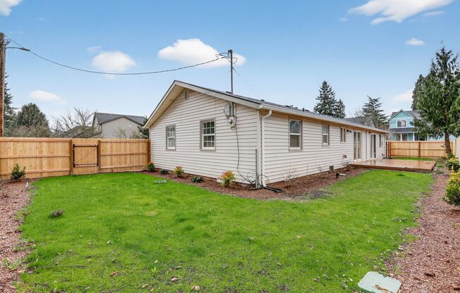 Georgeous Ranch Style Home in the Heart of Vancouver Near Royal Oaks Golf Course!