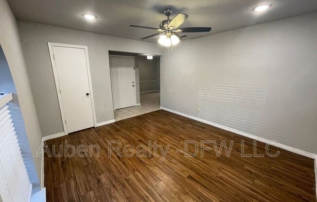 930 LINDY CT