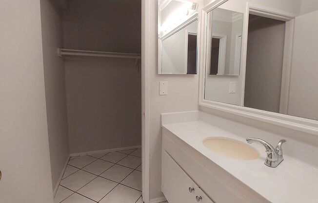 2 beds, 2 baths, 940 sqft, $2,950, Unit 515