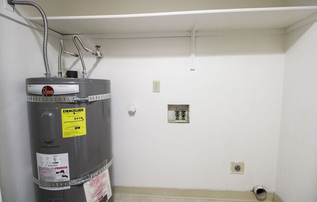 2 beds, 1 bath, 840 sqft, $1,295, Unit 78