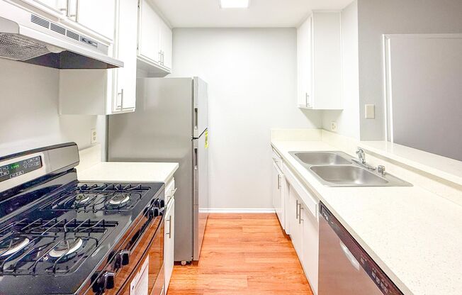 1400 Venice Blvd.- Modern Living in the Heart of Venice – Renovated 2 Bedroom Units