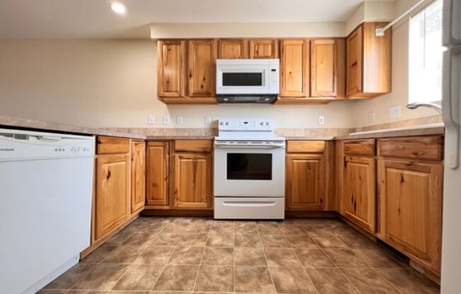 2 beds, 1.5 baths, 915 sqft, $1,395, Unit 953