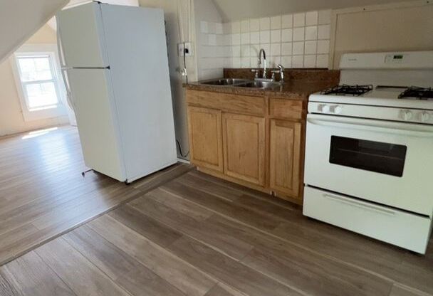 1 bed, 1 bath, 600 sqft, $500