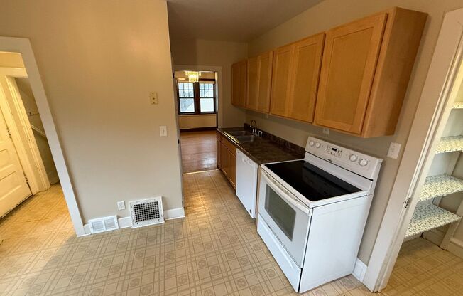 2 beds, 1 bath, $1,500