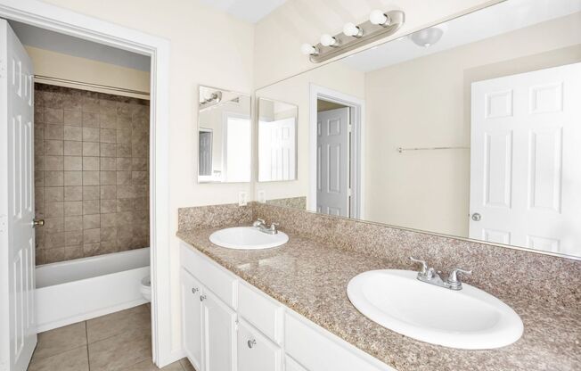 3 beds, 1.5 baths, 950 sqft, $1,970, Unit L-21